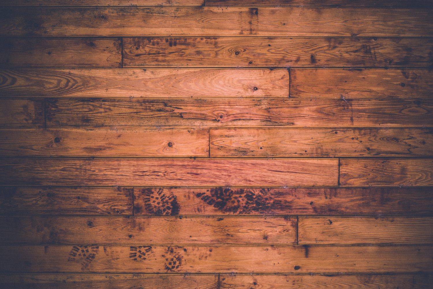 Jak układać płytki podłogowe drewnopodobne?