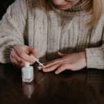 Jak pomalować paznokcie lakierem hybrydowym?