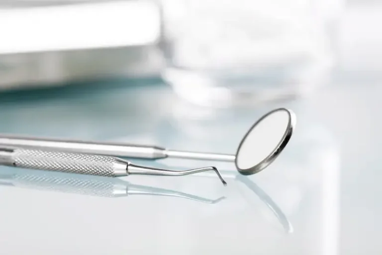 Ile zarabia stażysta stomatolog?